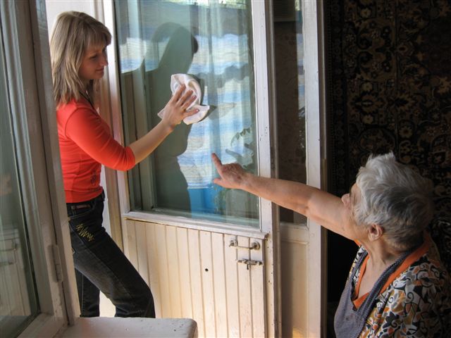 10:30 В рамках Международного дня пожилых людей  в районе проходит акция «Чистые окна»